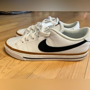 NIKE- court legacy (women’s)